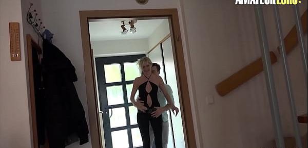 trendsREIFE SWINGER - Bored Guy Call An Escort To Have Rough Sex With Her